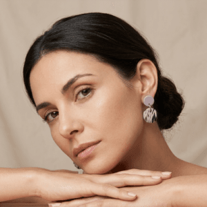 Aros redondos tejidos, hechos a mano con porcelana fría y acero quirúrgico