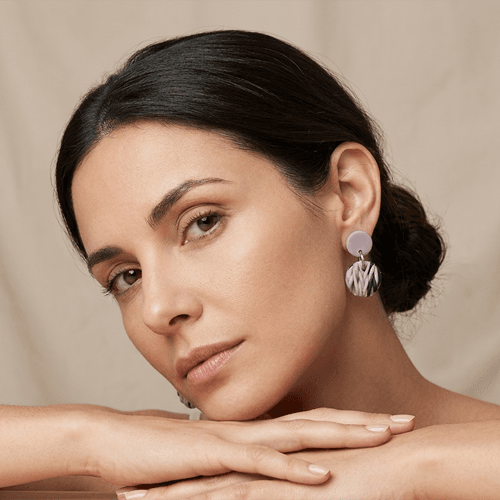 Aros redondos tejidos, hechos a mano con porcelana fría y acero quirúrgico