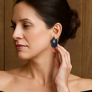 Aros negros de porcelana fría con glitter plateado, bijouterie artesanal hecha a mano para mujer, exclusivo y hipoalergénico