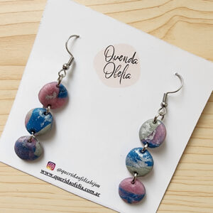 Aros colgantes multicolor de acero quirúrgico hipoalergénicos hechos a mano