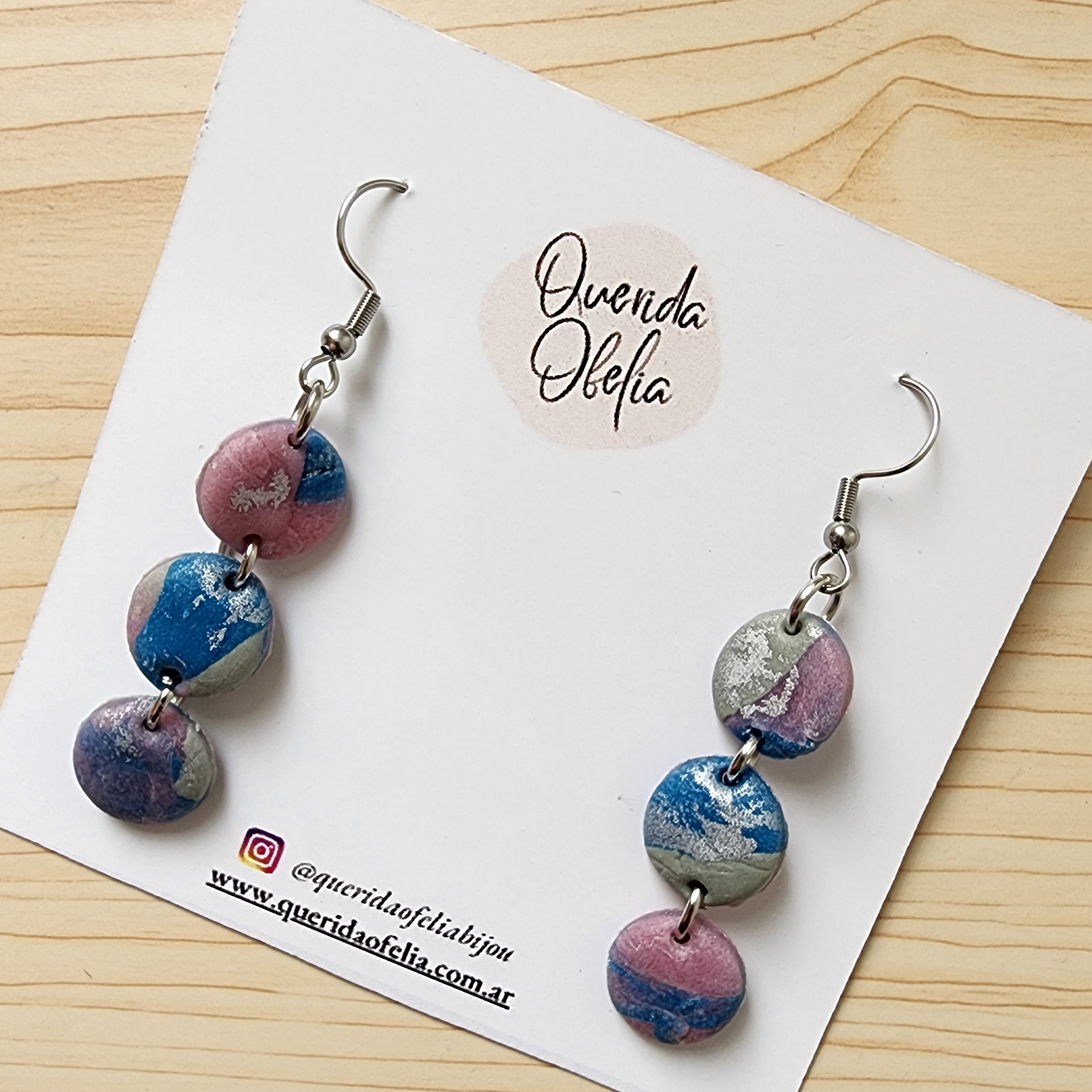 Aros Colgantes Multicolor Hipoalergénicos Aros colgantes multicolor de acero quirúrgico hipoalergénicos hechos a mano