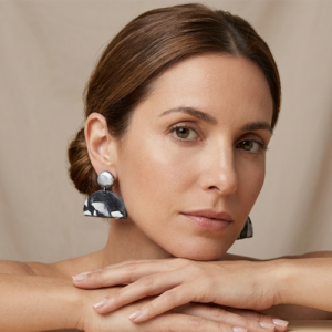 Accesorios de moda para mujer Aros semi-circulares marmolados de acero quirúrgico hipoalergénicos hechos a mano