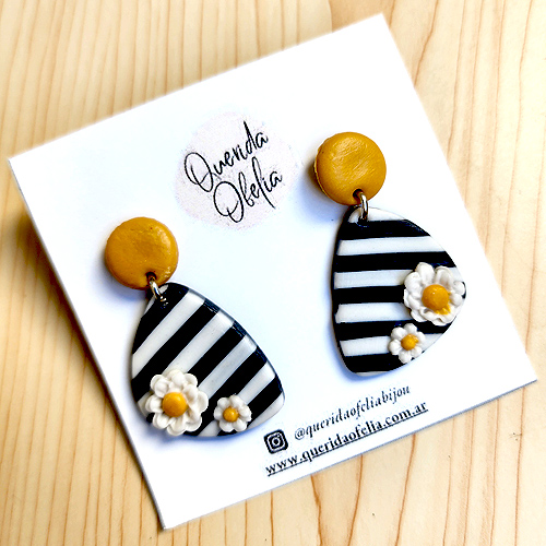 Set Artesanal Aros y Collar Mujer Hipoalergénico Aros a rayas y flores. Bijouterie artesanal en porcelana fría. Accesorio de acero quirúrgico hipoalergénico para mujeres.